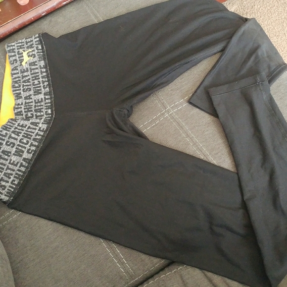 Wichita state vs pink leggings - Picture 1 of 7